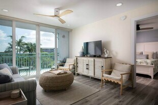 3635 Seaside Dr in Key West, FL - Building Photo