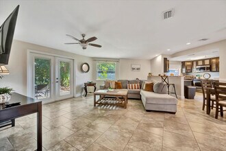 2529 Croton Ave in Sarasota, FL - Building Photo - Building Photo