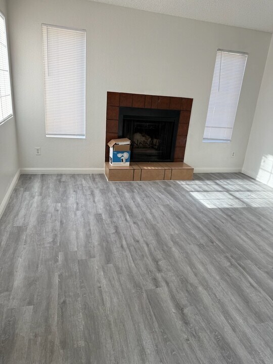 2714 Aarondavid Dr in Las Vegas, NV - Building Photo
