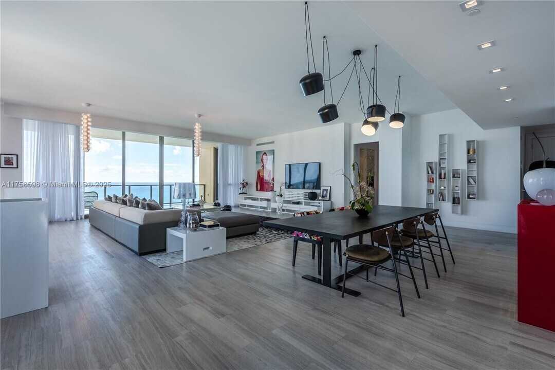 17749 Collins Ave, Unit 3101 in Sunny Isles Beach, FL - Building Photo