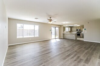 4537 N 87th Ave in Phoenix, AZ - Building Photo - Building Photo