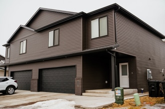 1725 Tobi Ln in Grand Forks, ND - Building Photo - Building Photo