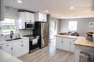 270 Glenn Dr in Stratford, CT - Building Photo - Building Photo