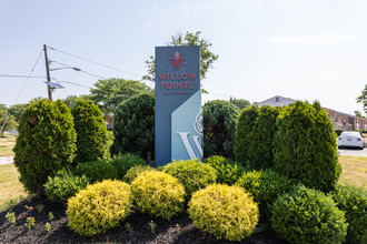 Willow Pointe Apartments in Burlington, NJ - Building Photo - Building Photo