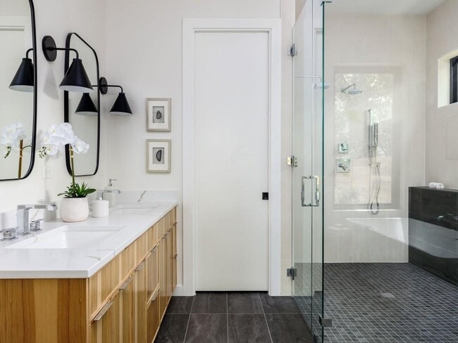 1109 W Oltorf St in Austin, TX - Building Photo - Building Photo