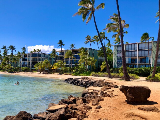 property at 4999 Kahala Ave