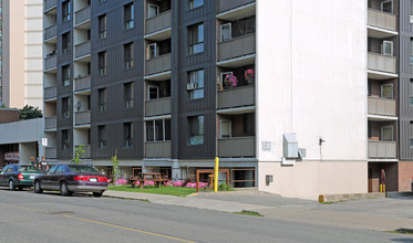 200 Jackson St W in Hamilton, ON - Building Photo - Building Photo