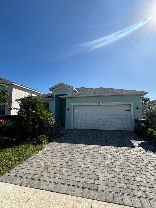 17869 Corkwood Bend Trail in Punta Gorda, FL - Building Photo