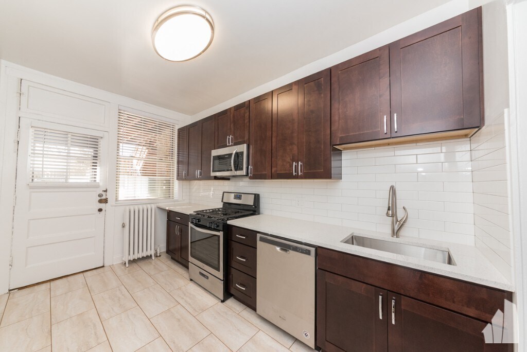 1212 W Lunt Ave, Unit 102 in Chicago, IL - Foto de edificio