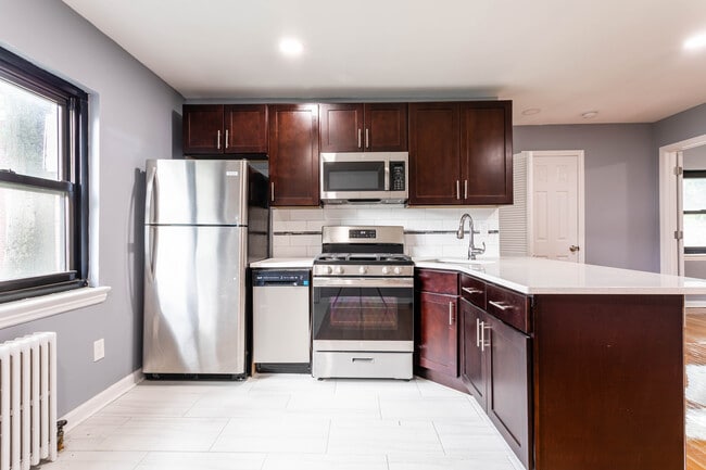 Skyline Apartments in Hasbrouck Heights, NJ - Foto de edificio - Interior Photo