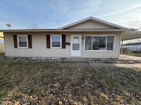 1605 Crestview Dr in Danville, IL - Building Photo
