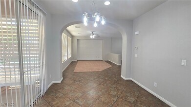 8667 Moreno Mountain Ave, Unit 3-B in Las Vegas, NV - Foto de edificio - Building Photo