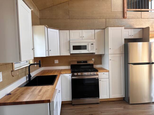 1149 Virginia Lynn Wy in Homer, AK - Building Photo - Building Photo