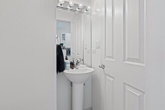 2715 N Marshfield Ave, Unit 1 in Chicago, IL - Building Photo - Building Photo