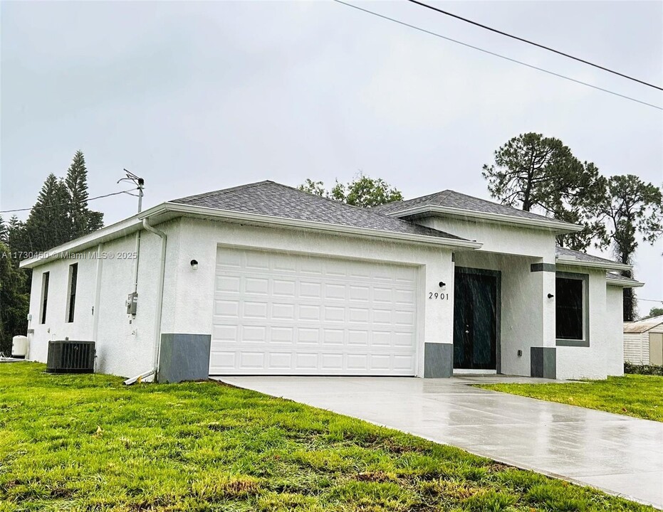 2901 Leeland Heights Blvd in Lehigh Acres, FL - Building Photo