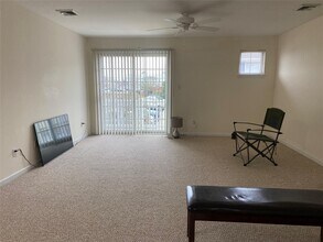 19 Dominick Ct in Lindenhurst, NY - Building Photo - Building Photo