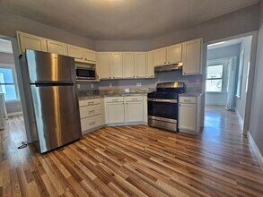 33 Linden St in Everett, MA - Building Photo - Building Photo