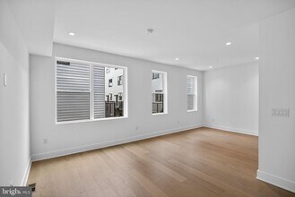 635 N 7th St in Philadelphia, PA - Building Photo - Building Photo