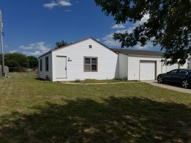 4450 South Elizabeth Avenue in Wichita, KS - Foto de edificio