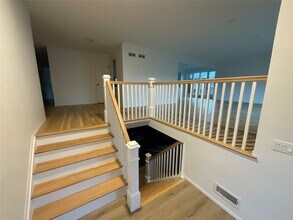 289 Birch Dr in Roslyn, NY - Building Photo - Building Photo