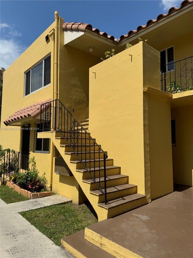 4080 SW 2nd Terrace-Unit -2 in Coral Gables, FL - Building Photo - Building Photo