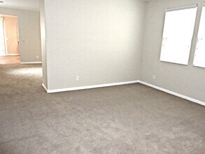 658 Moonlight Stroll St in Henderson, NV - Building Photo - Building Photo