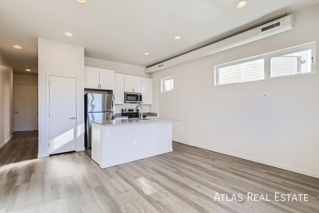 3830 Olive St, Unit 301