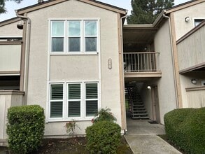 250 Chilpancingo Pky, Unit #5 in Pleasant Hill, CA - Building Photo - Building Photo