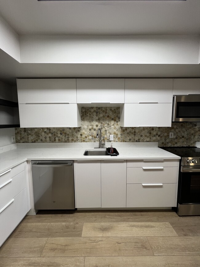 8150 N Central Ave, Unit 16 in Phoenix, AZ - Foto de edificio - Building Photo