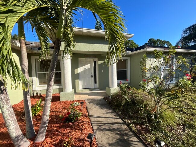 1931 SW Fears Ave in Port St. Lucie, FL - Building Photo - Building Photo