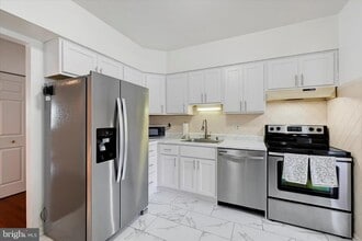 1 Gurteen Ct in Lutherville Timonium, MD - Building Photo - Building Photo