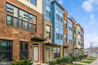 6106 Chronicle St in Hyattsville, MD - Foto de edificio - Building Photo