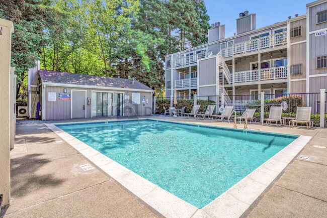 2709 Oak Road Unit E, Unit E in Walnut Creek, CA - Building Photo - Building Photo