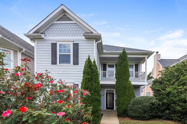 property at 14 Courtyard Ln