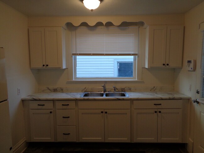 302 E Division St in Vicksburg, MI - Building Photo - Building Photo