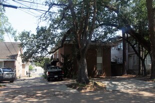 345-349 E State St in Baton Rouge, LA - Building Photo