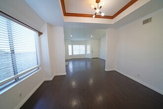 27767 Crookshank Dr in Santa Clarita, CA - Building Photo - Building Photo