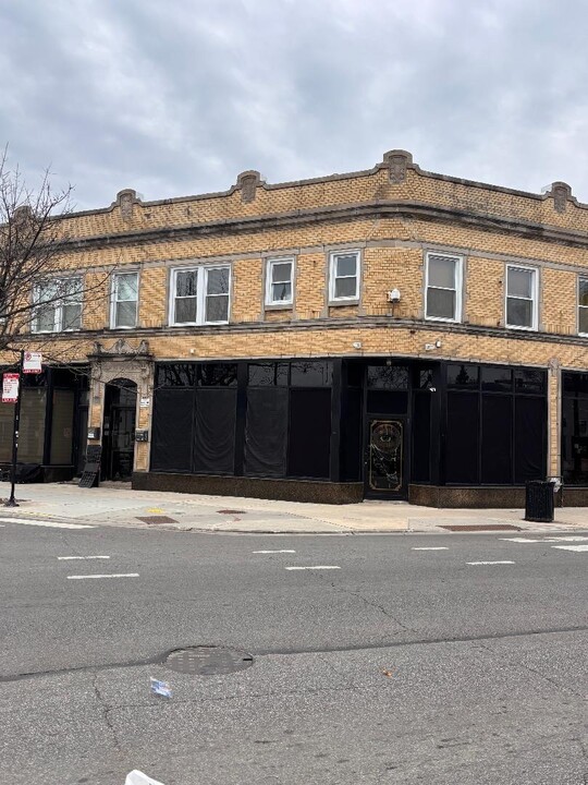 3380 N Milwaukee Ave in Chicago, IL - Building Photo