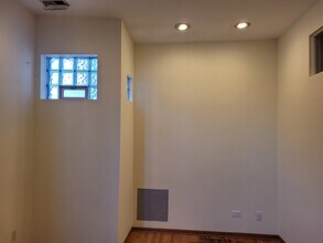 2350 W Grand Ave in Chicago, IL - Building Photo - Building Photo