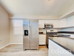 1224 Stradford Ct in Greenwood, IN - Building Photo - Building Photo