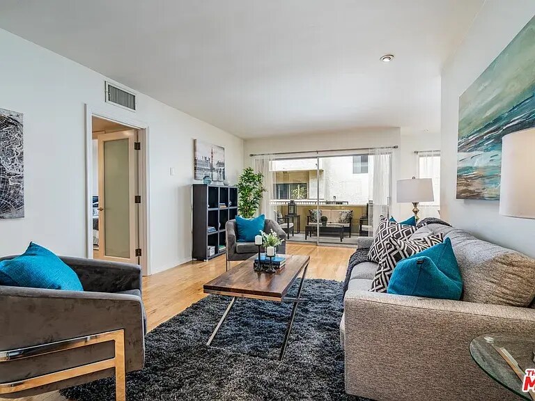 1410 S Bentley Ave, Unit 104 in Los Angeles, CA - Building Photo