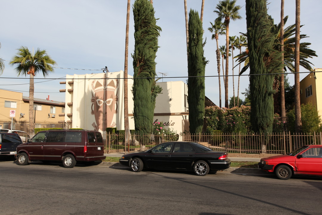 Polynesia in Canoga Park, CA - Building Photo