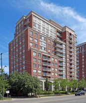 Bayview Mansions I in Toronto, ON - Building Photo