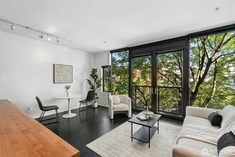 1111 E Pike St, Unit 302 in Seattle, WA - Building Photo - Building Photo