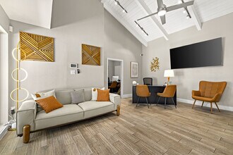 Solei on West Thomas in Phoenix, AZ - Building Photo - Building Photo