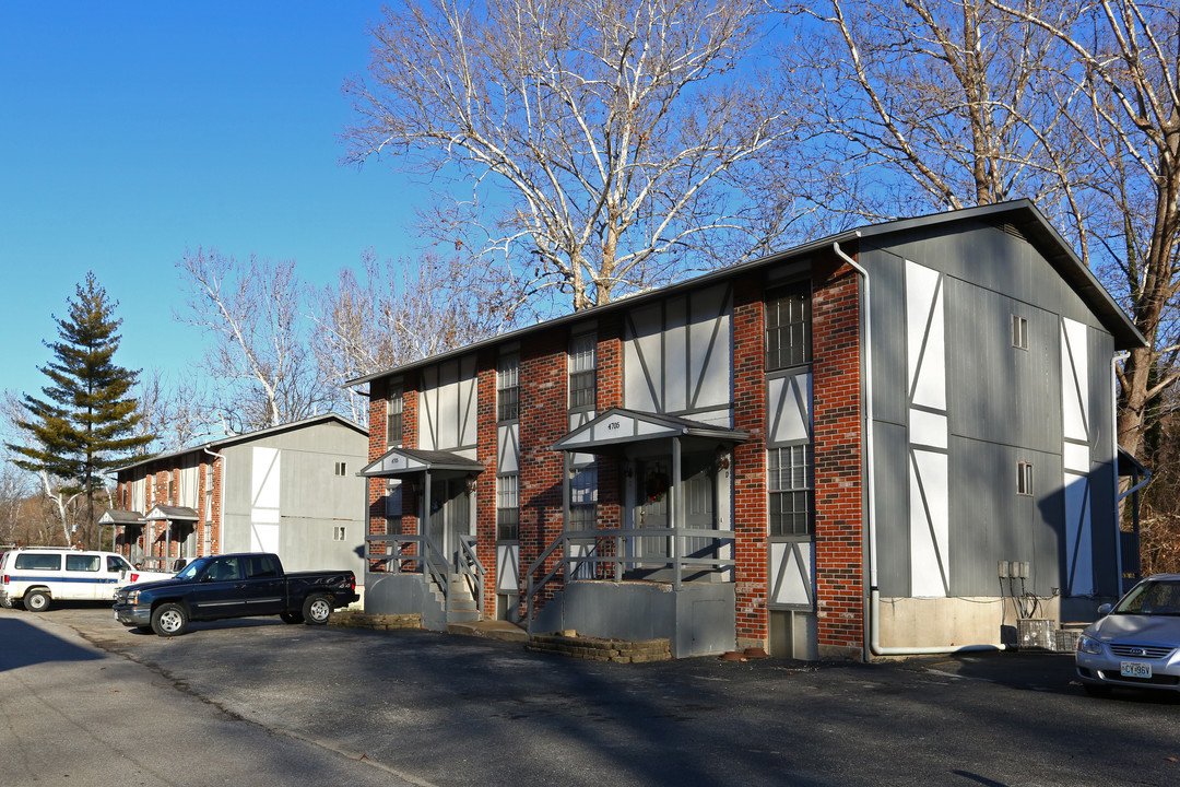 South Pointe Apartments in Imperial, MO - Foto de edificio