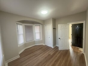 21 Elliott St, Unit 2 in Newark, NJ - Foto de edificio - Building Photo