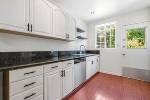 6300 Zelzah Ave in Los Angeles, CA - Building Photo