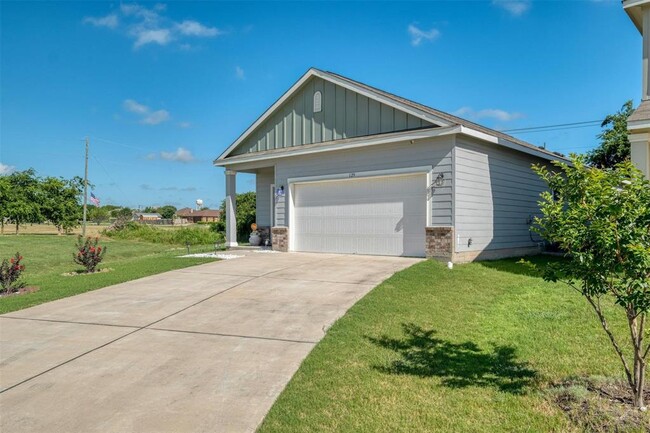 129 Athena Way in Jarrell, TX - Foto de edificio - Building Photo