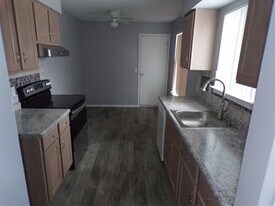 3408 Heritage Pkwy in Dearborn, MI - Building Photo